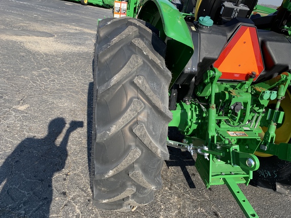 Photo of 2024 John Deere 5067E