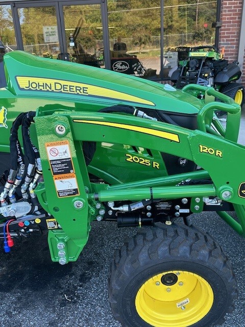 2025 John Deere 2025R Image 2