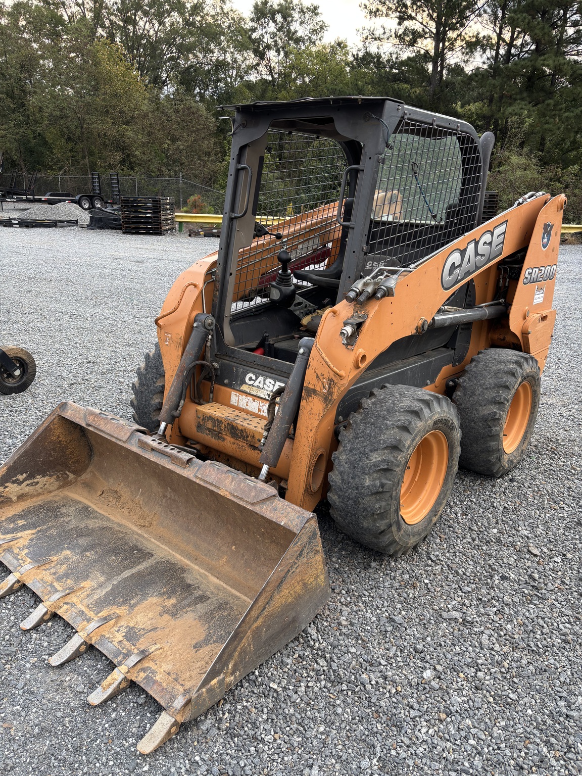 2013 Case SR200 Image 3