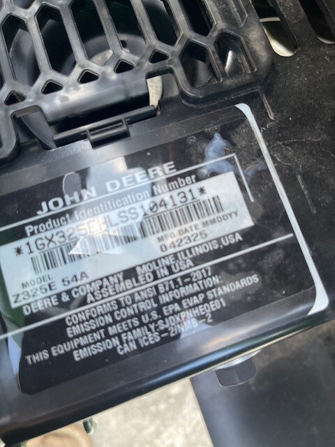 2025 John Deere Z325E Image 4