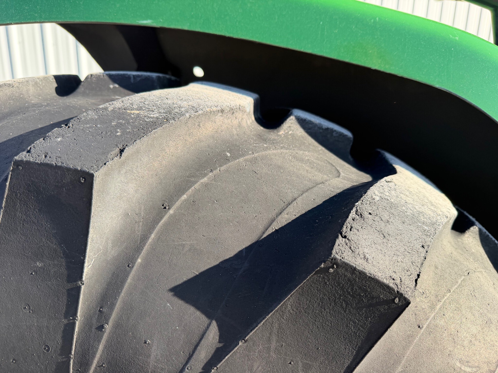 2015 John Deere 4105 Image 12