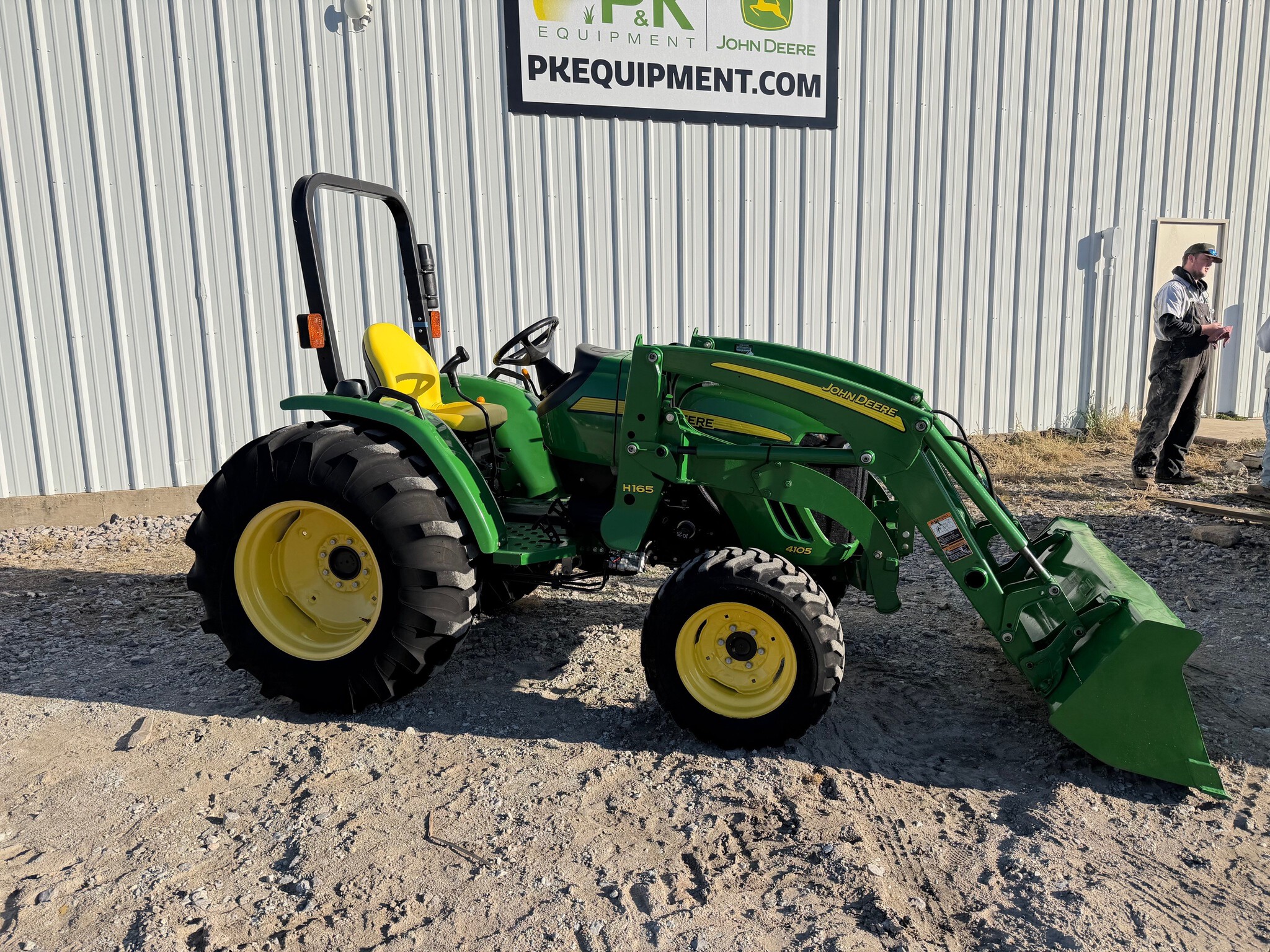2015 John Deere 4105 Image 2