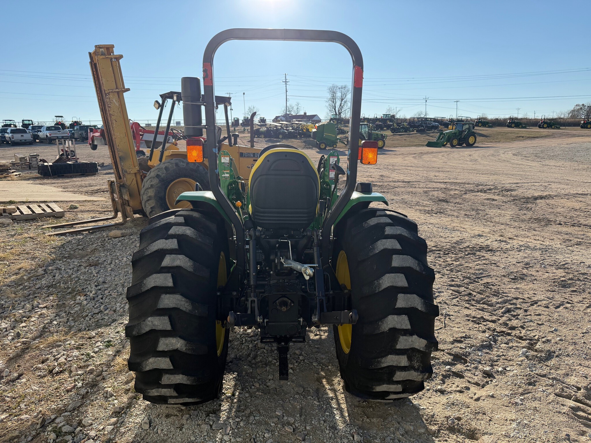 2015 John Deere 4105 Image 4