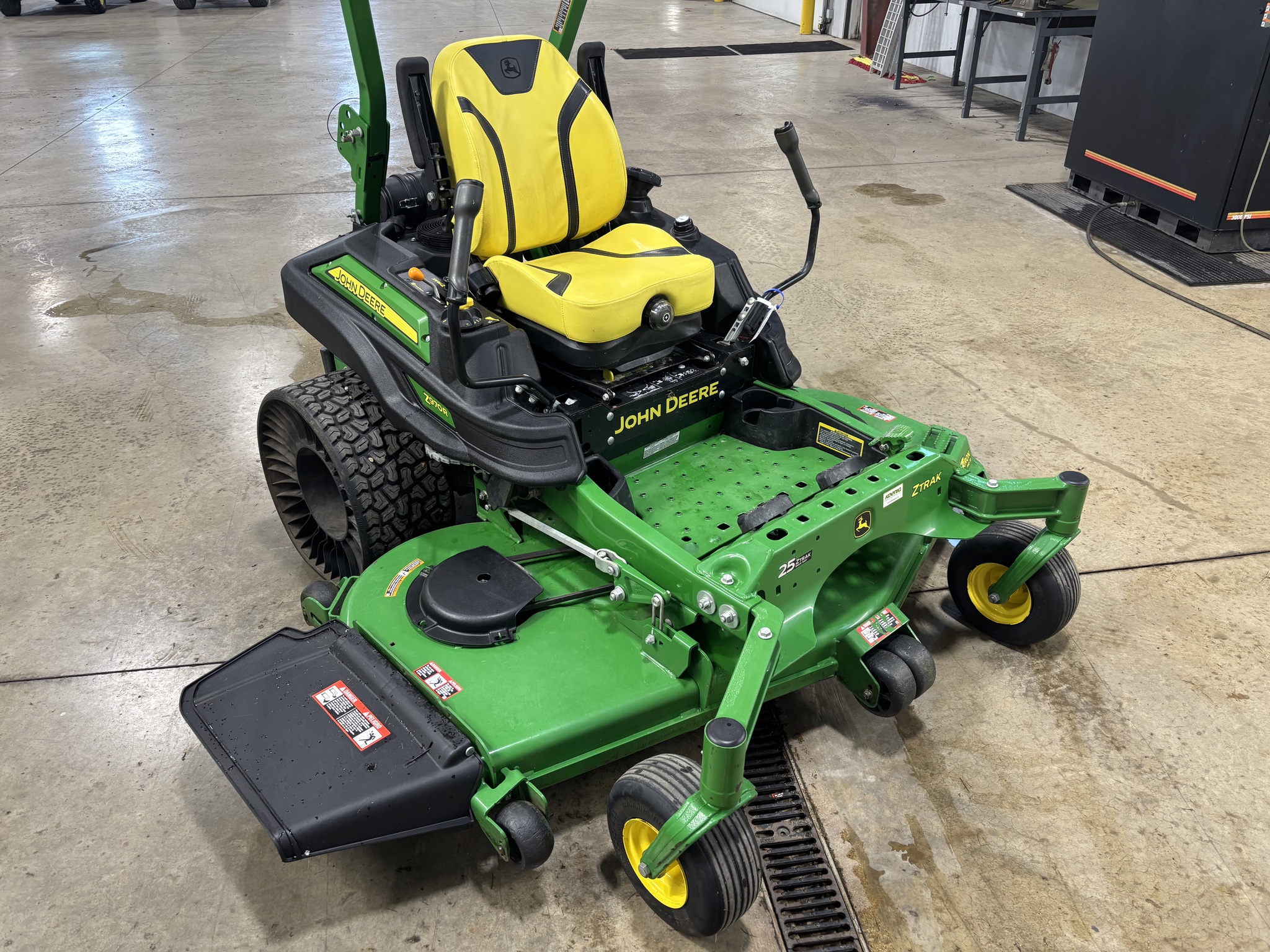Used 2021 John Deere Z970R Zero Turn Mowers at Koenig Equipment in Botkins, OH - PhotoXL2