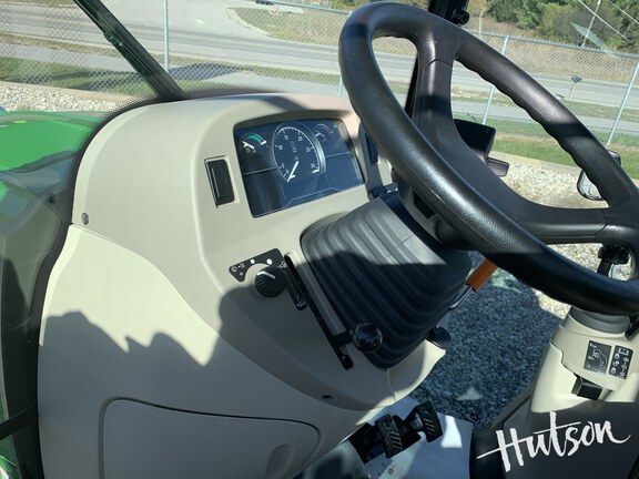 Photo of 2024 John Deere 3046R