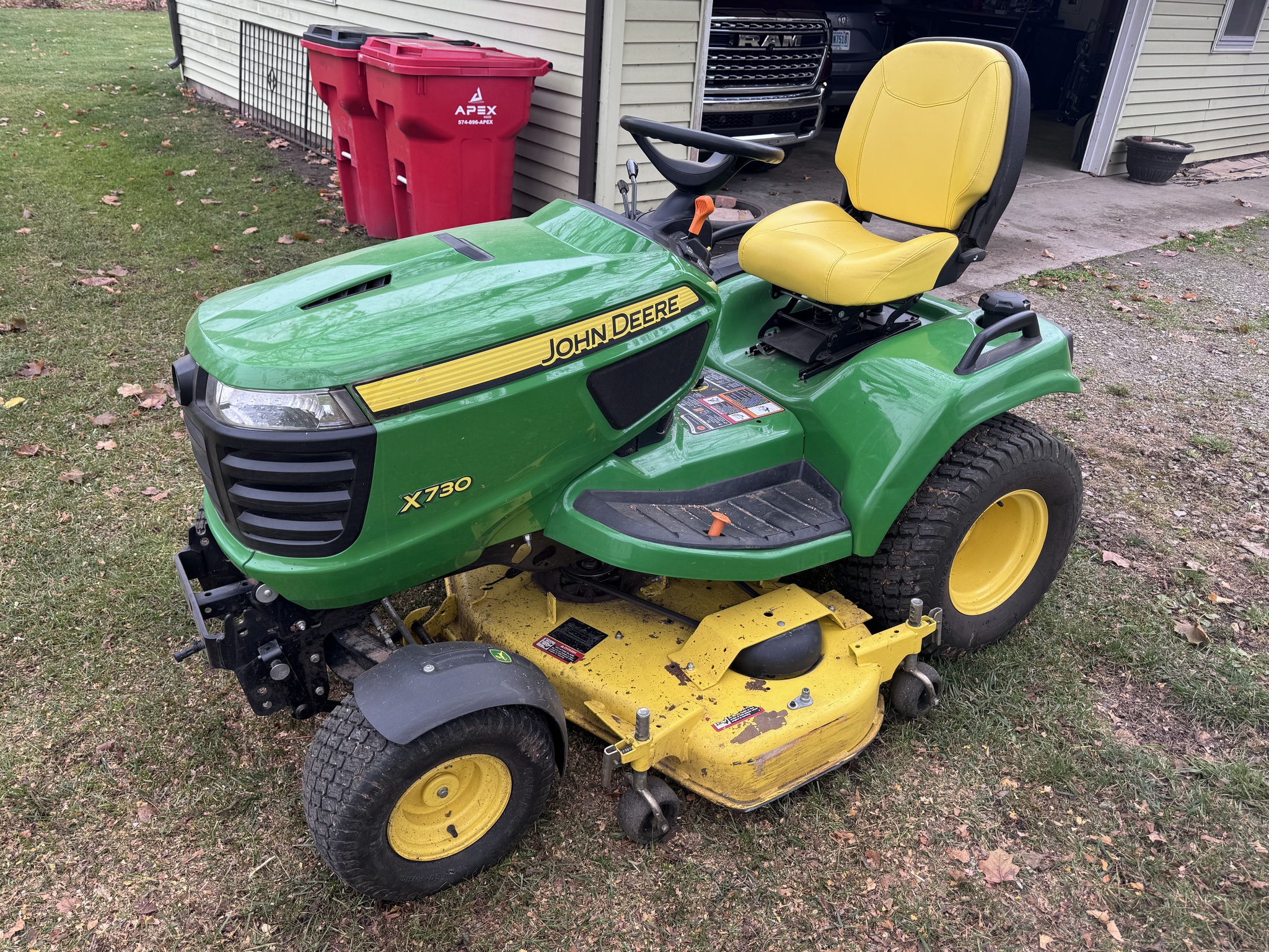2014 John Deere X730 Image 3