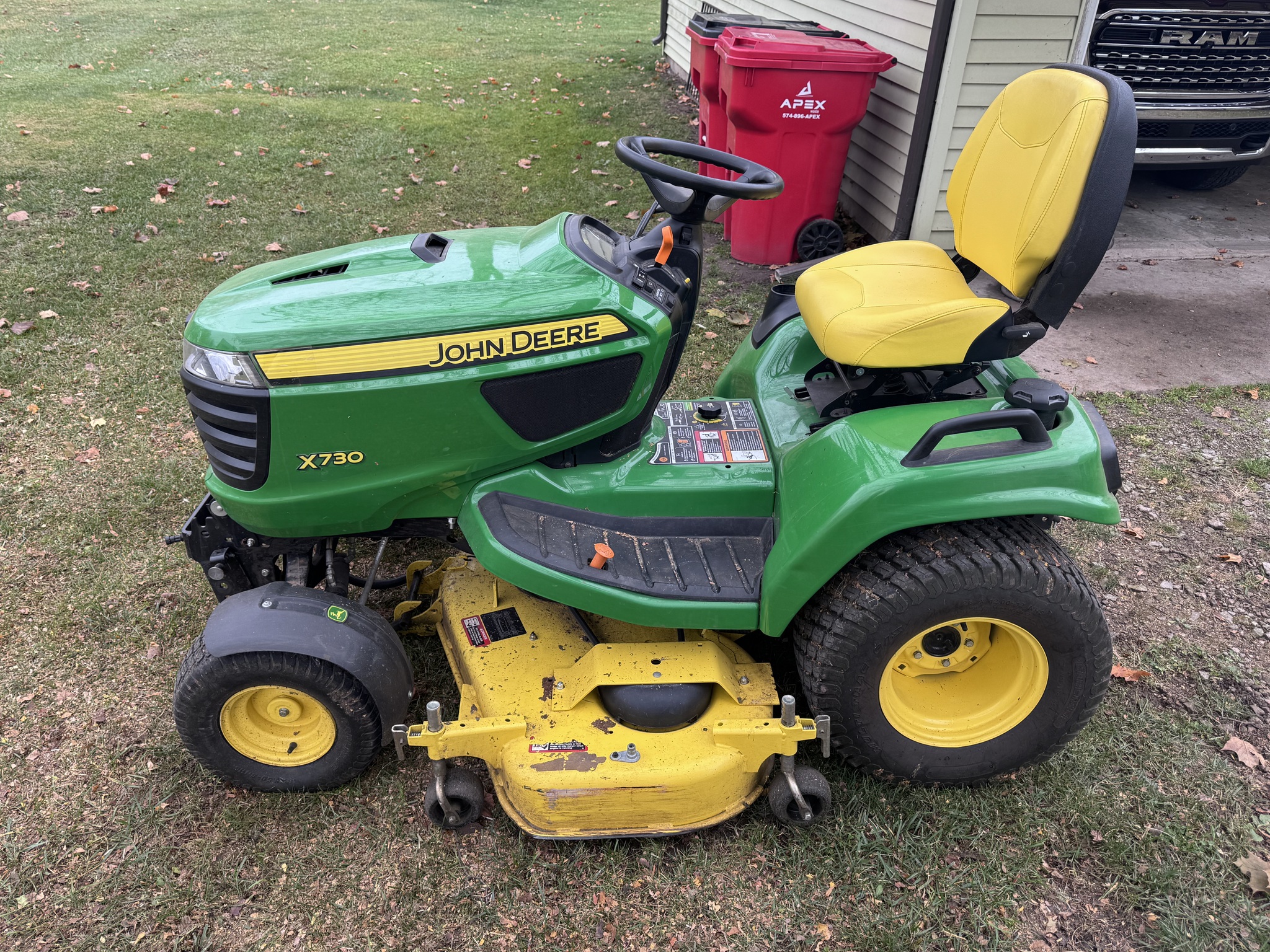 2014 John Deere X730 Image 4
