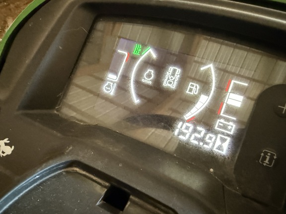 2018 John Deere X734 - Photo8