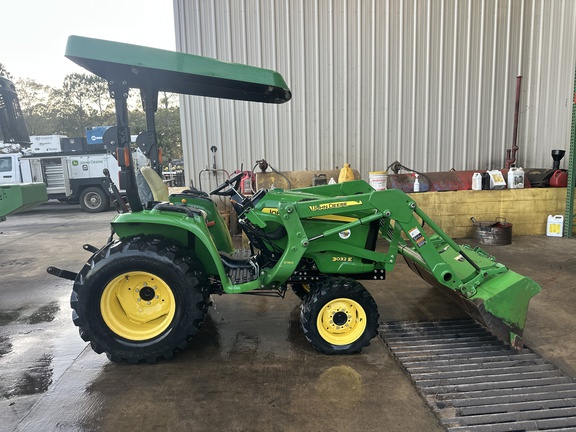 2016 John Deere 3032E Photo 2