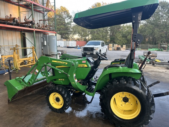 2016 John Deere 3032E Photo 1