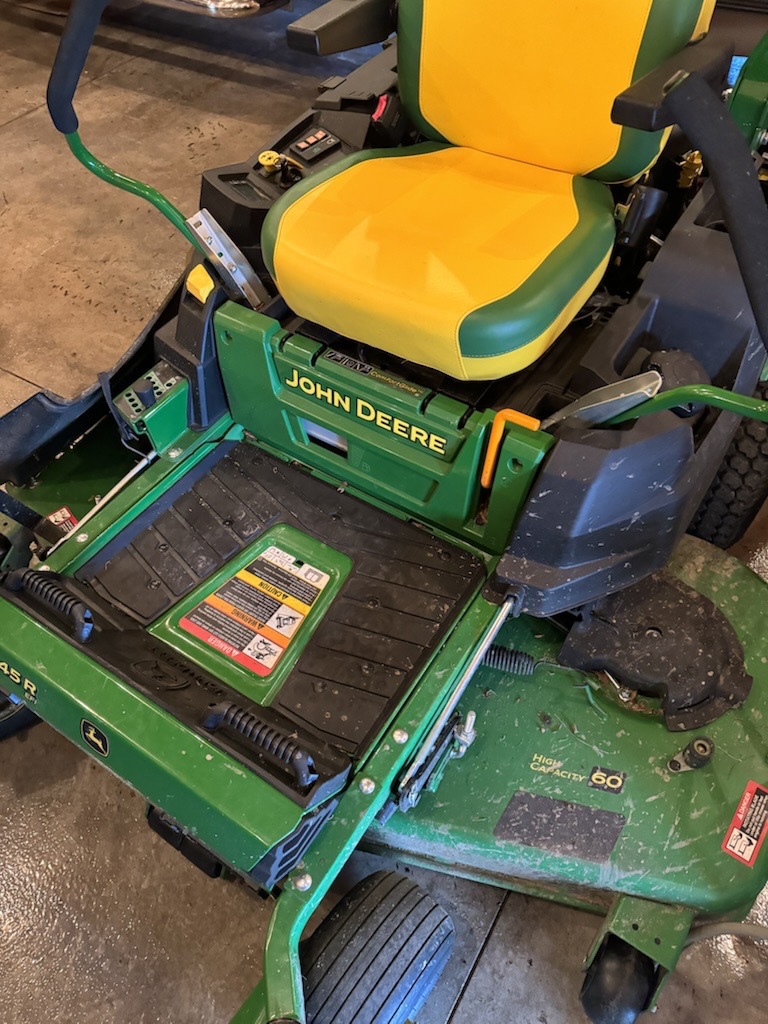 2024 John Deere Z545R Image 4