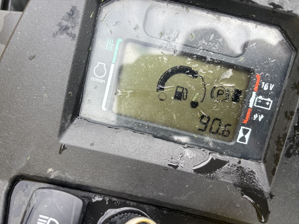 2024 John Deere Z545R Image 8