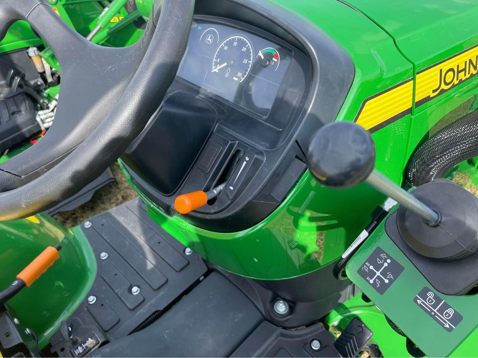 2026 John Deere 3025E Image 6