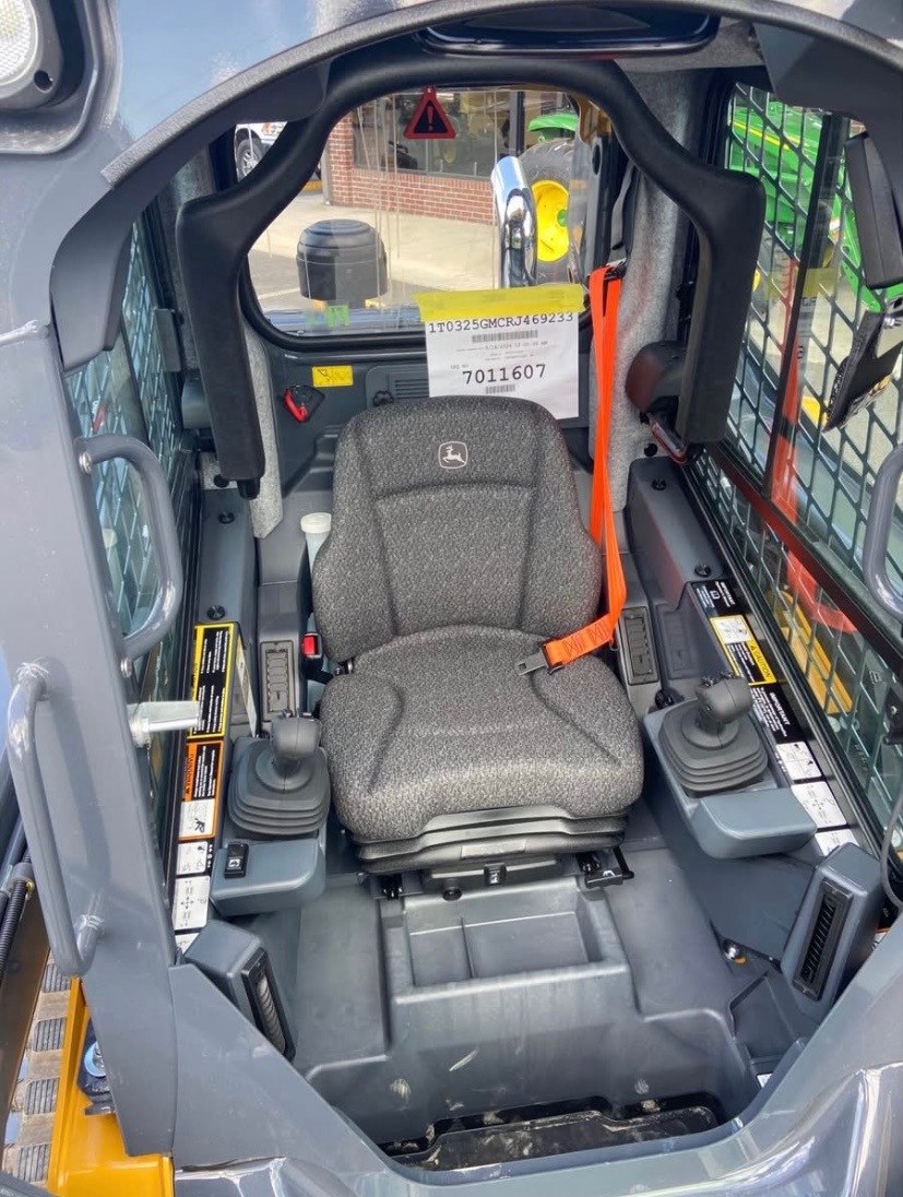 2025 John Deere 325G Image 9