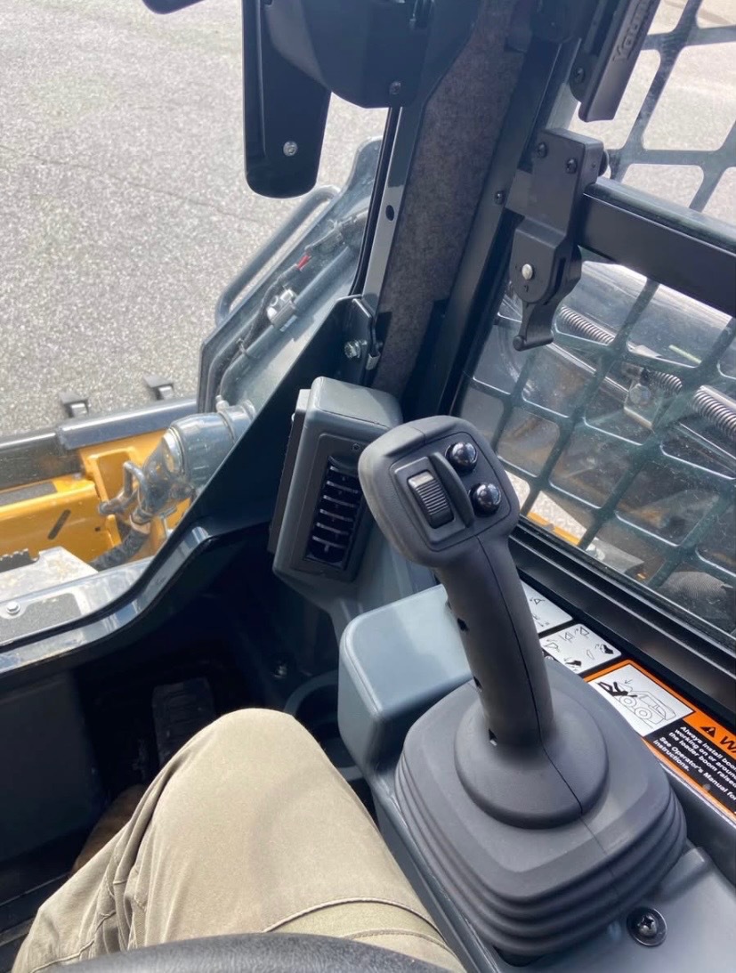 2025 John Deere 325G Image 15