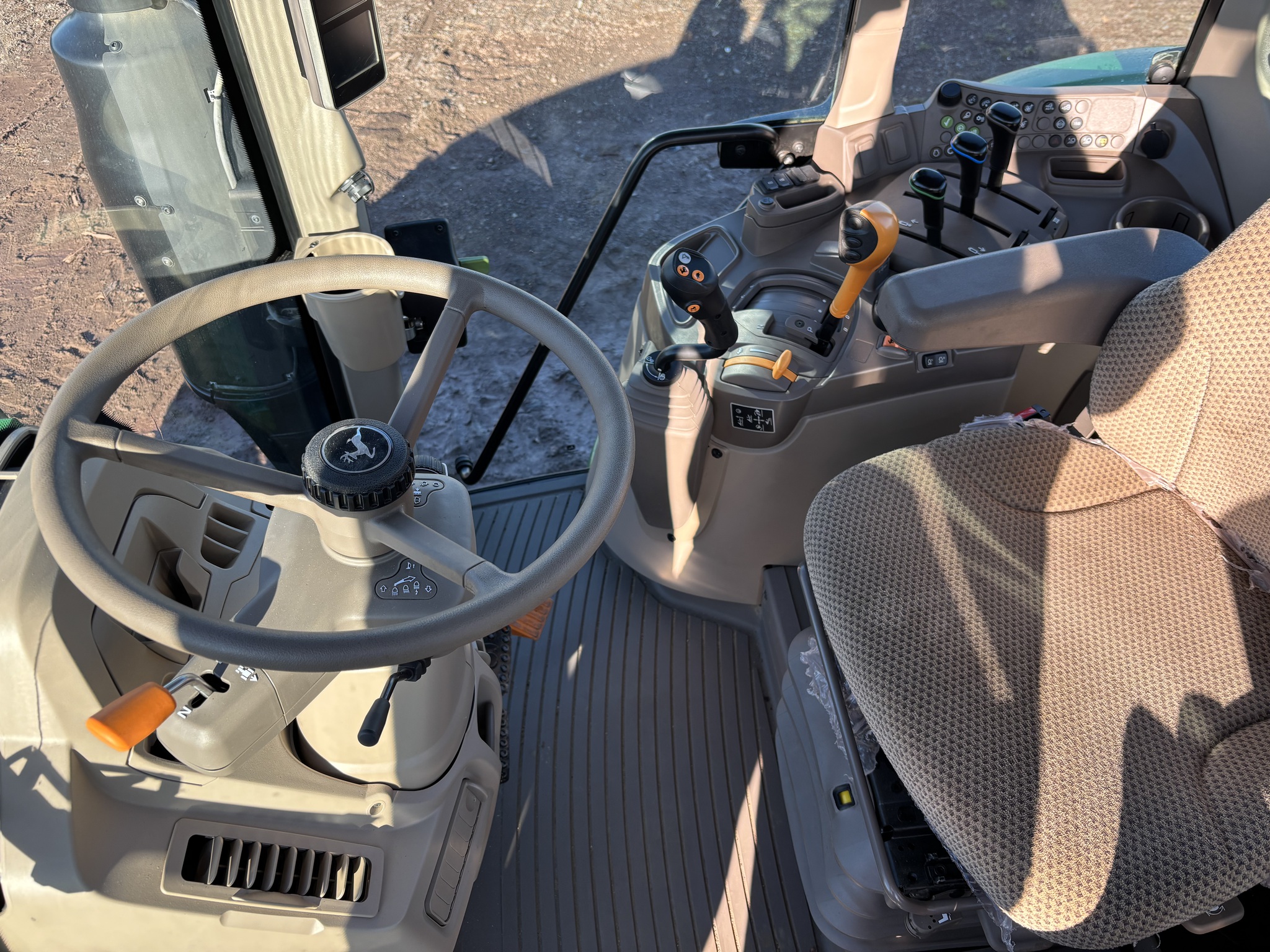 2023 John Deere 6120M Image 6