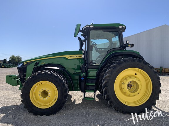 Photo of 2025 John Deere 8R 250