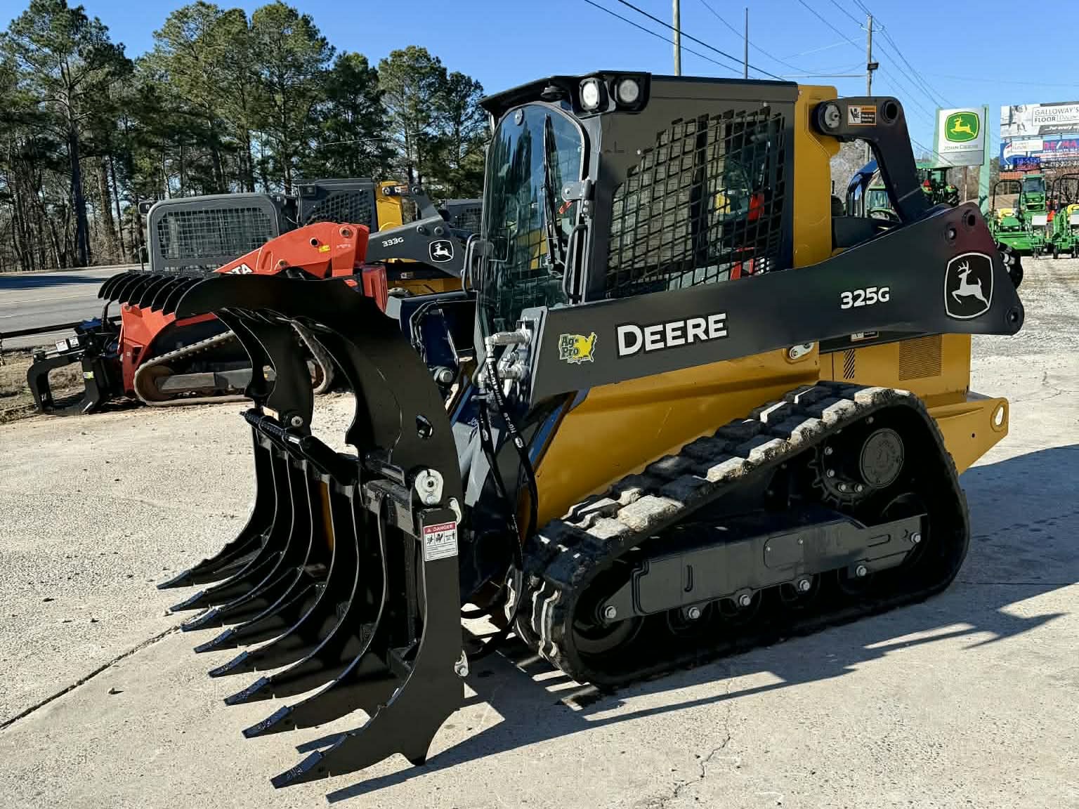 2026 John Deere 325G Image 2