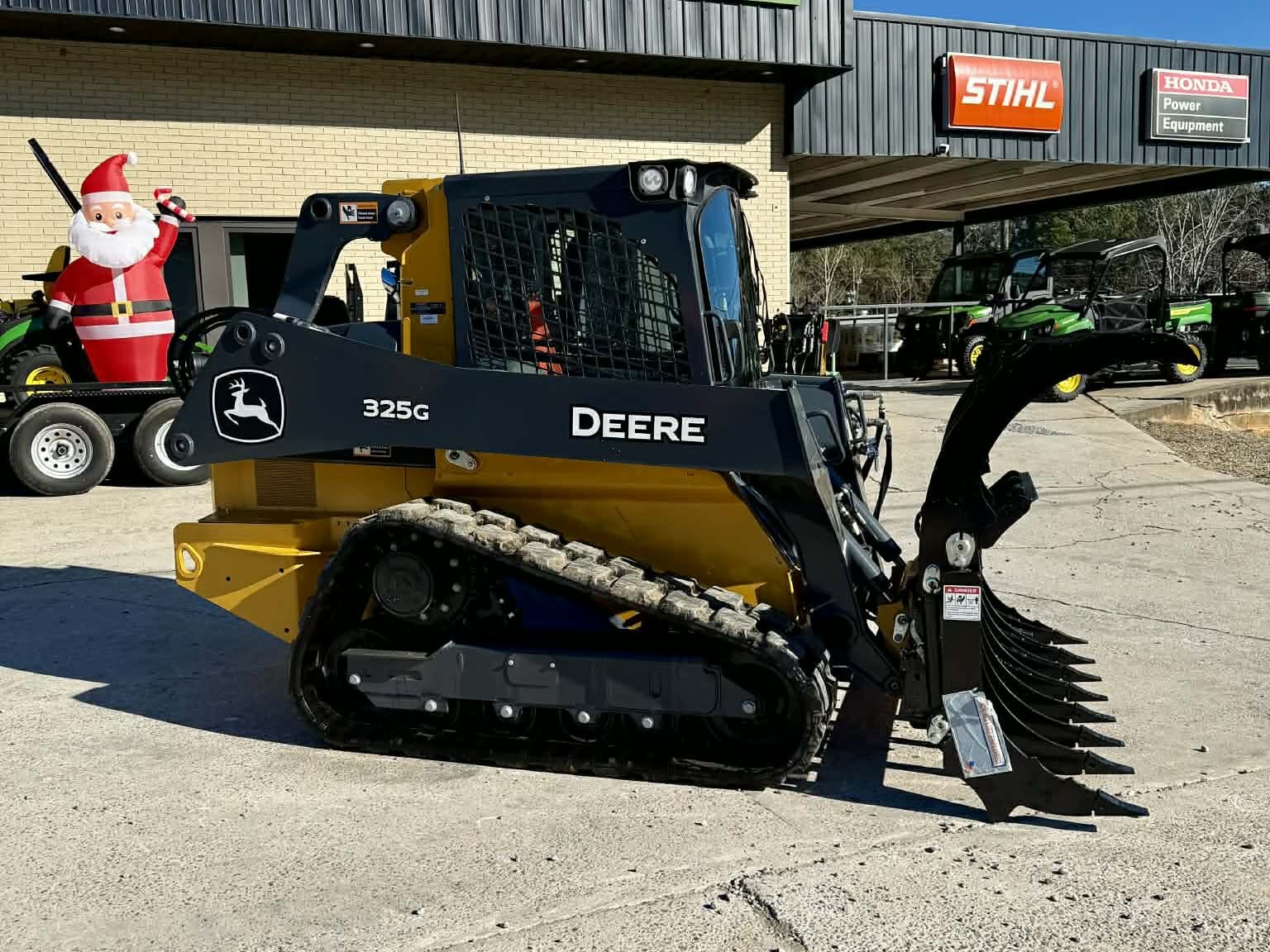 2026 John Deere 325G Image 5