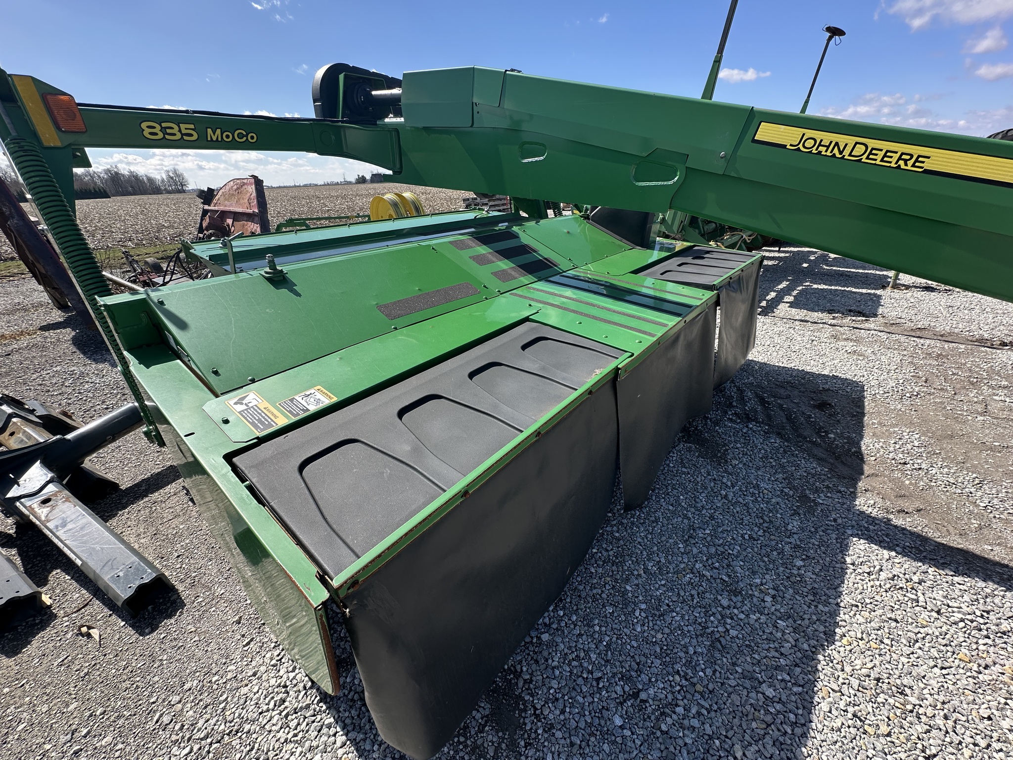 2020 John Deere 835 Image 9