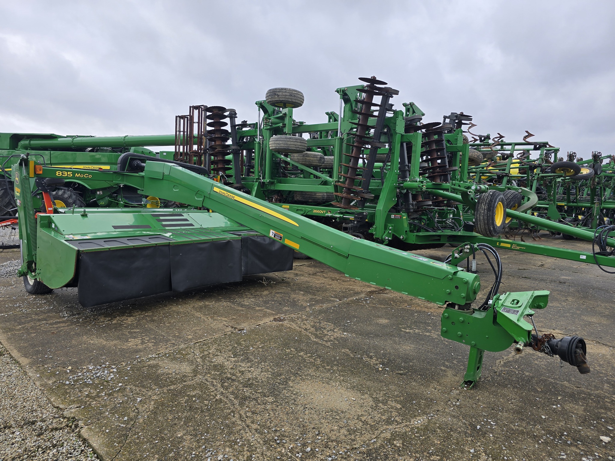 2020 John Deere 835 Image 1