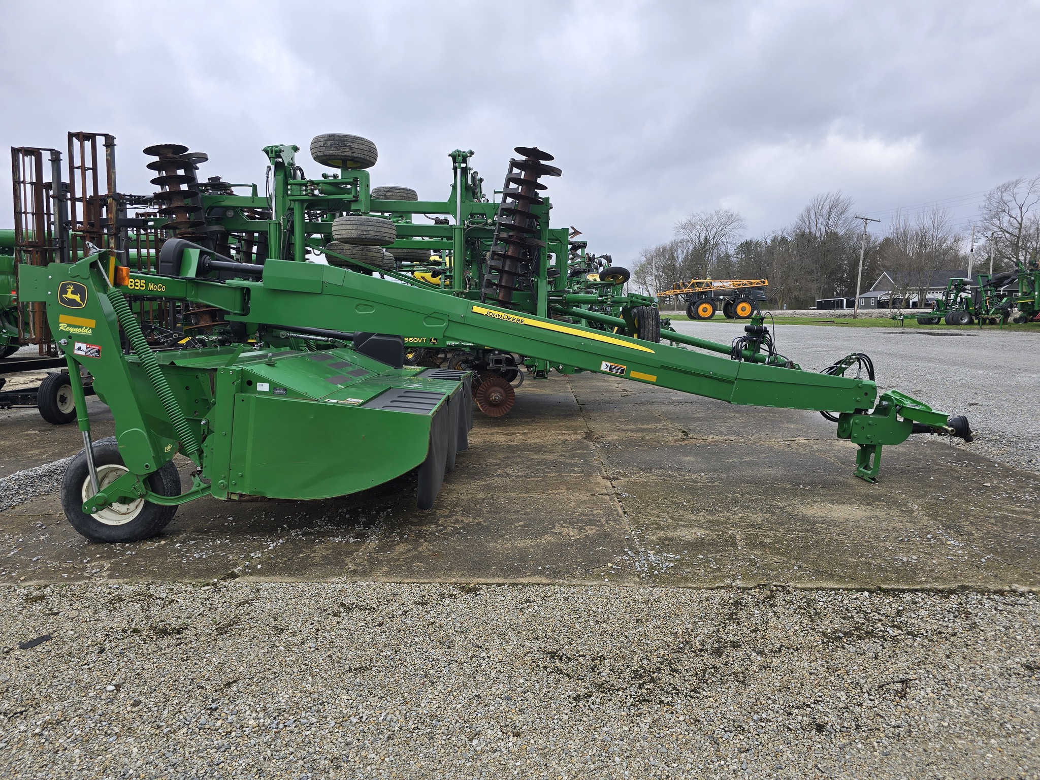 2020 John Deere 835 Image 4