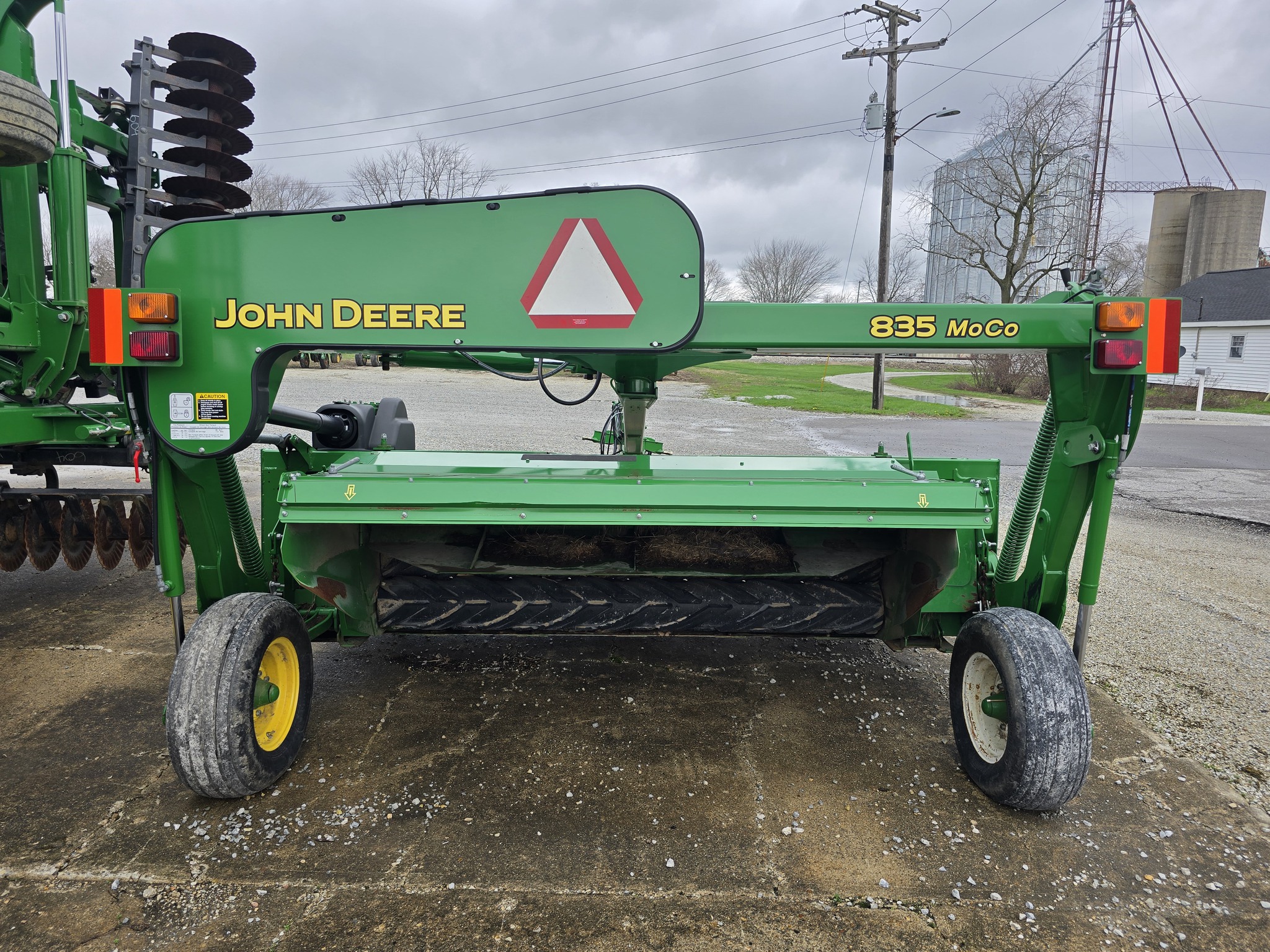 2020 John Deere 835 Image 6