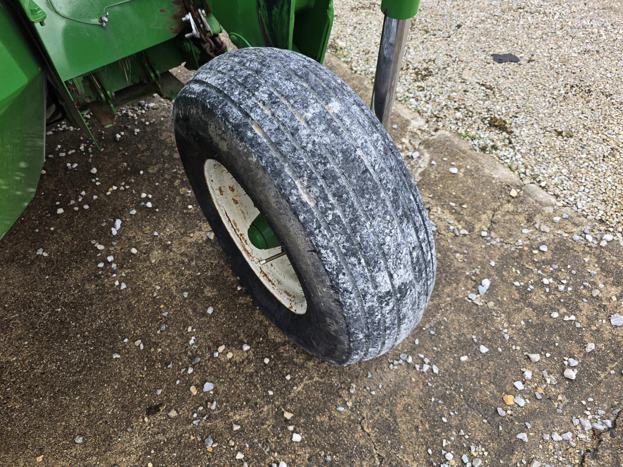 2020 John Deere 835 Image 17