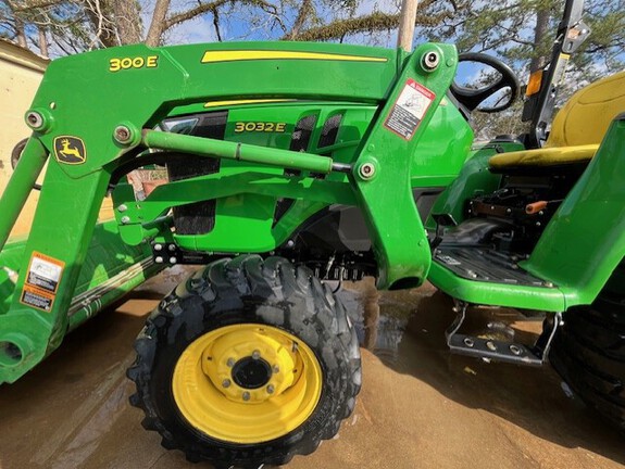 2022 John Deere 3032E Photo 8