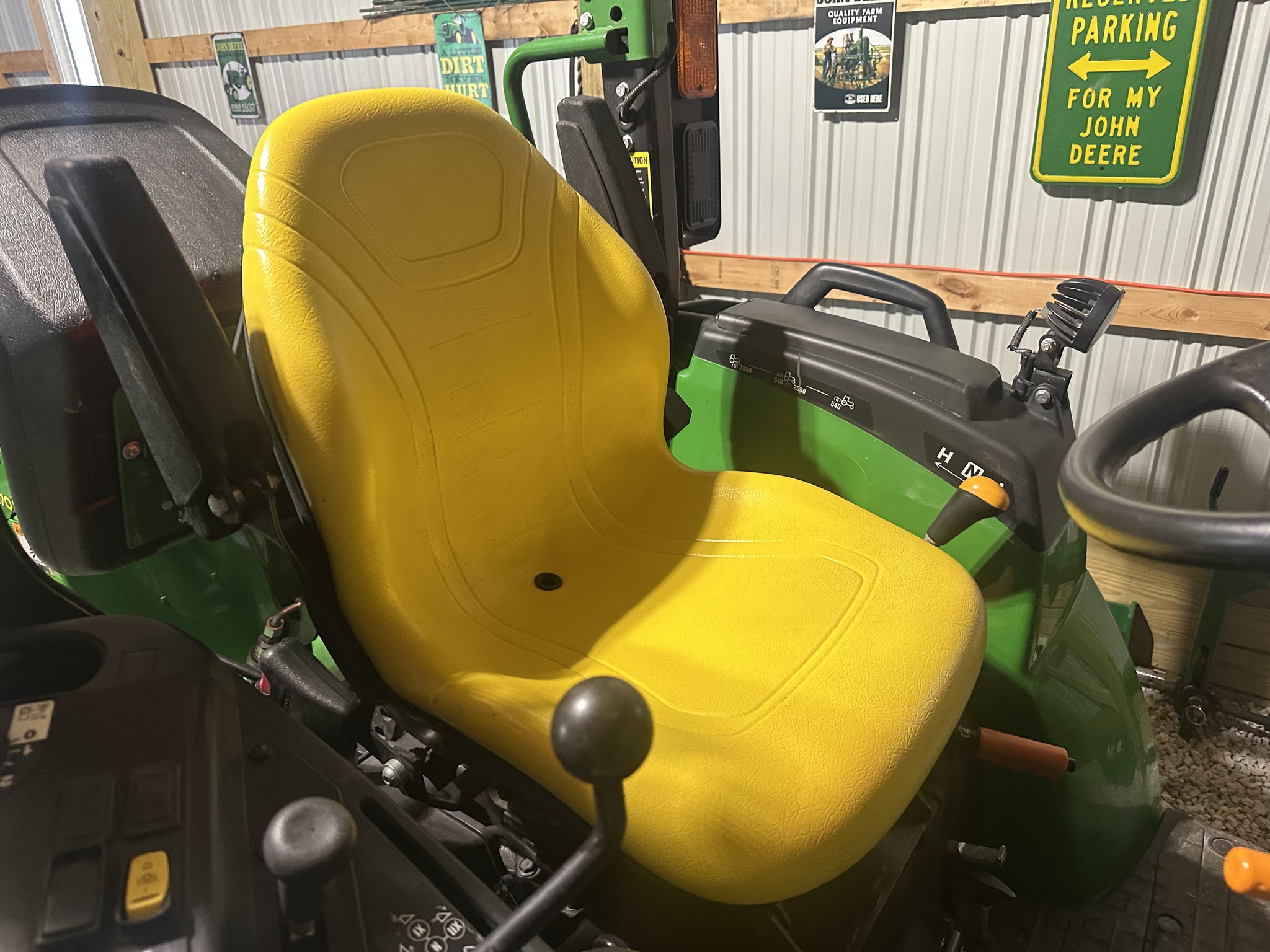 2017 John Deere 2038R Image 7