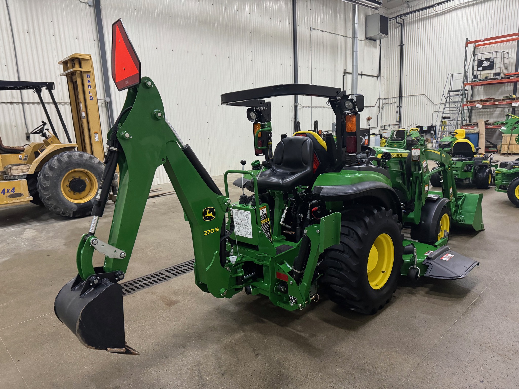2017 John Deere 2038R Image 6