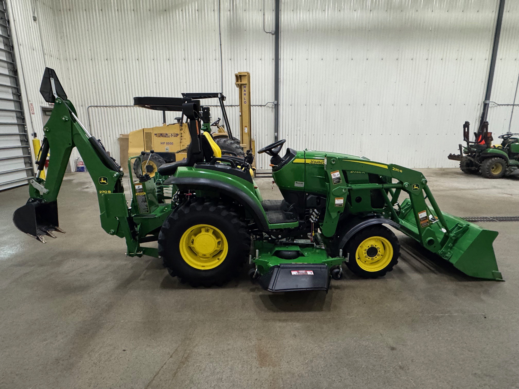 2017 John Deere 2038R Image 7