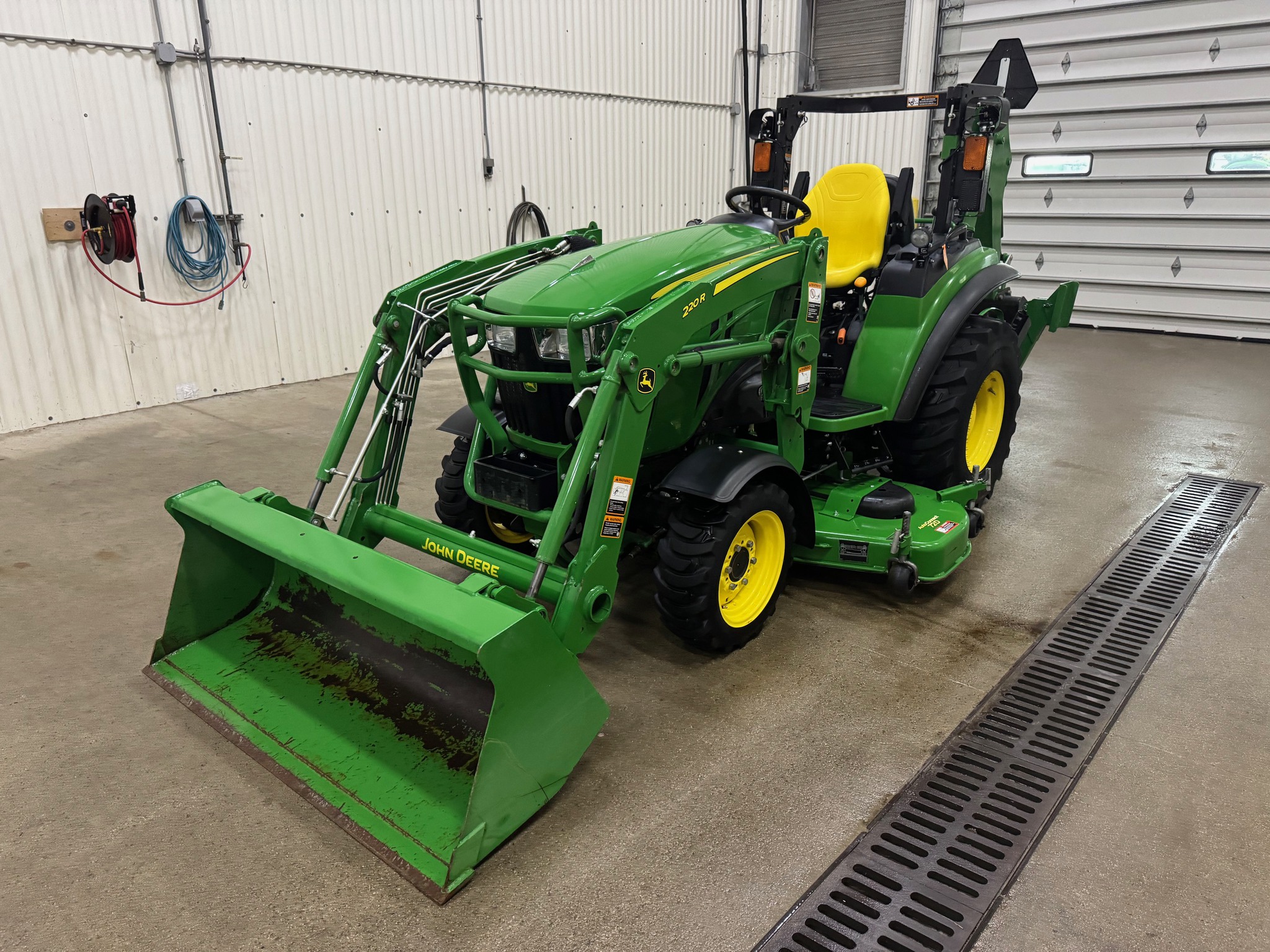 2017 John Deere 2038R Image 1