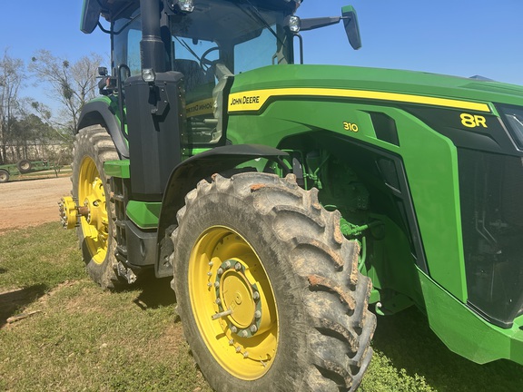 2021 John Deere 8R 310 Photo 1