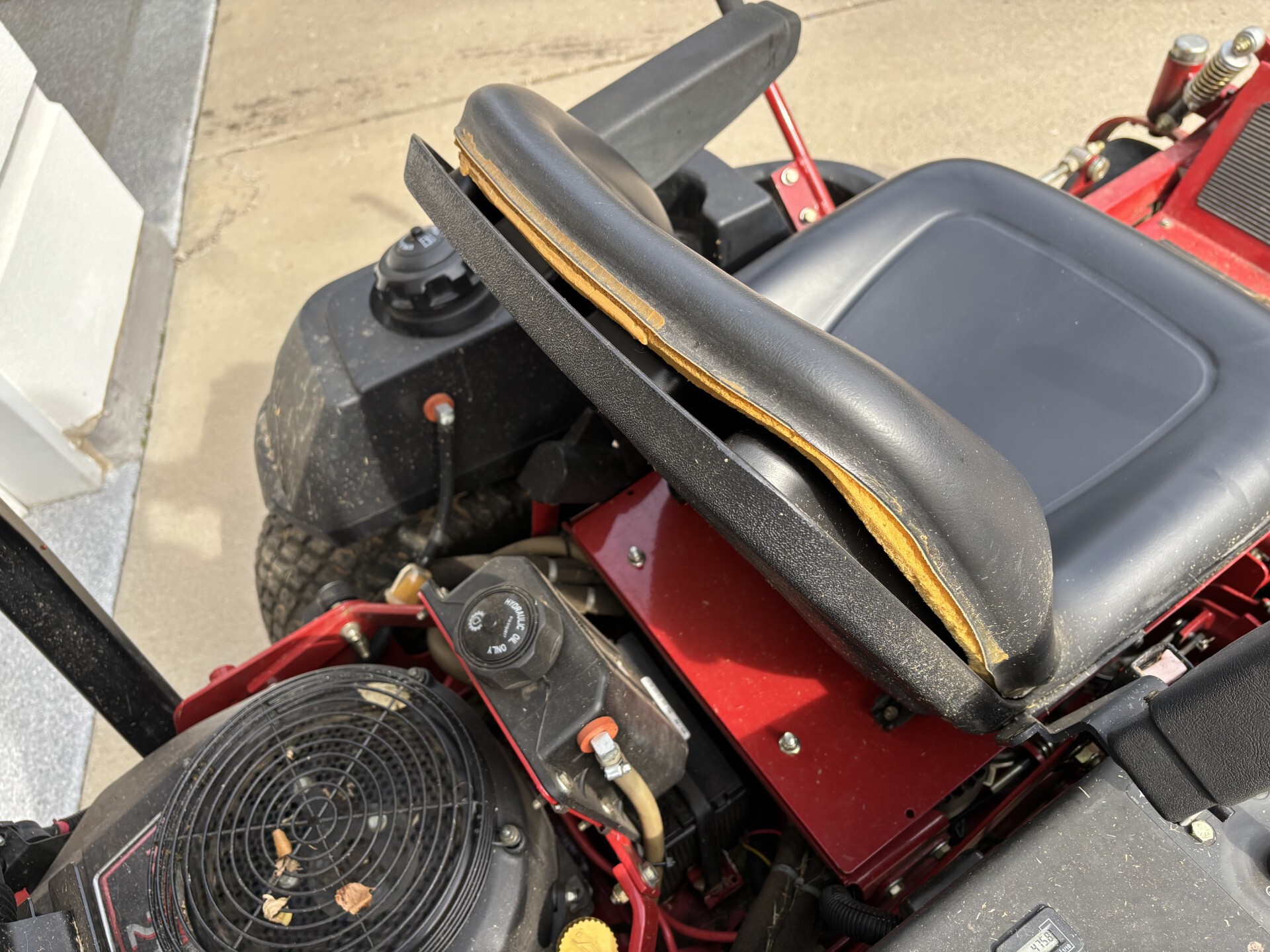 Used -- Ferris IS1500Z Kav21 Zero Turn Mowers at Koenig Equipment in Germantown, OH - PhotoXL9