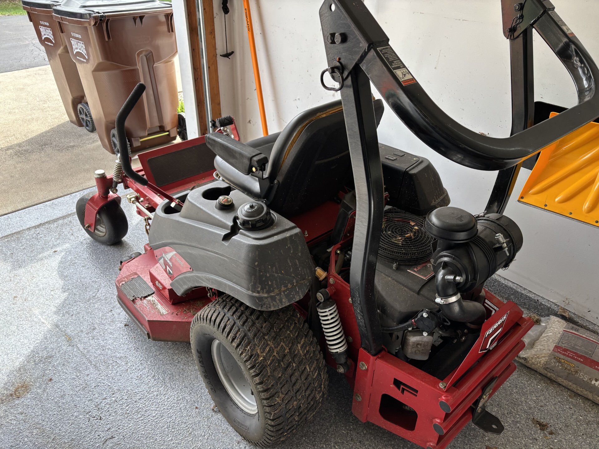 Used -- Ferris IS1500Z Kav21 Zero Turn Mowers at Koenig Equipment in Germantown, OH - PhotoXL6