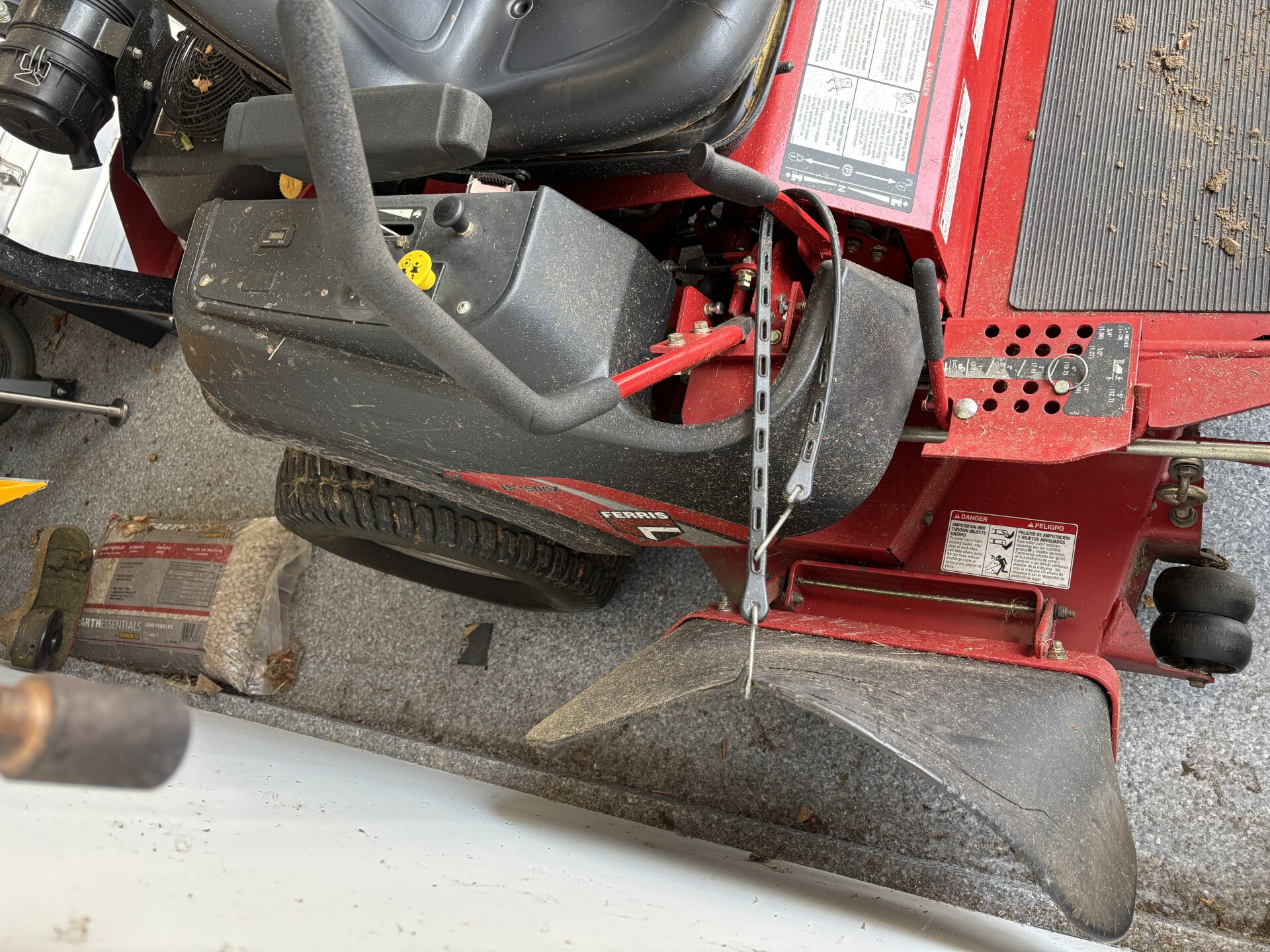 Used -- Ferris IS1500Z Kav21 Zero Turn Mowers at Koenig Equipment in Germantown, OH - PhotoXL17