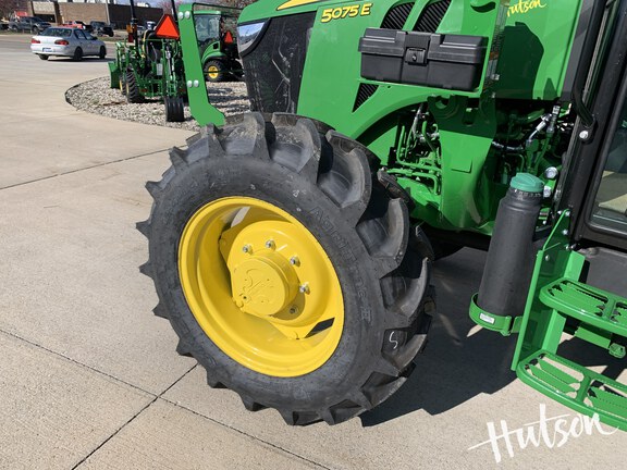 Photo of 2025 John Deere 5075E