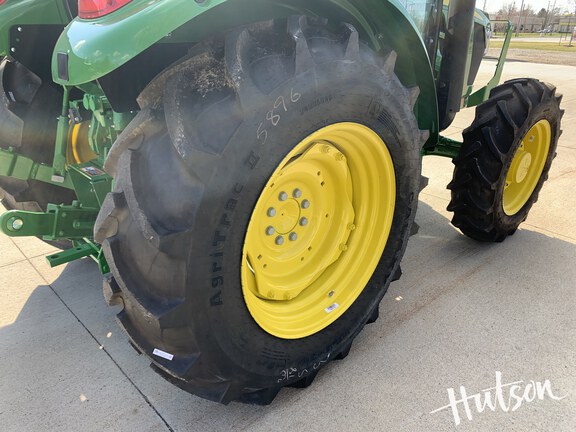 Photo of 2025 John Deere 5075E