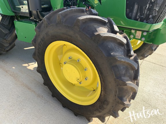Photo of 2025 John Deere 5075E