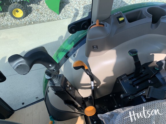 Photo of 2025 John Deere 5075E