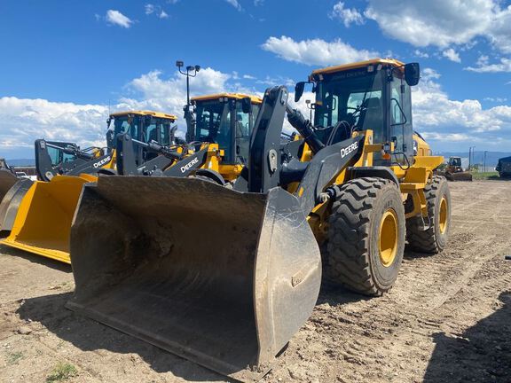 Photo of a 2022 John Deere 544P