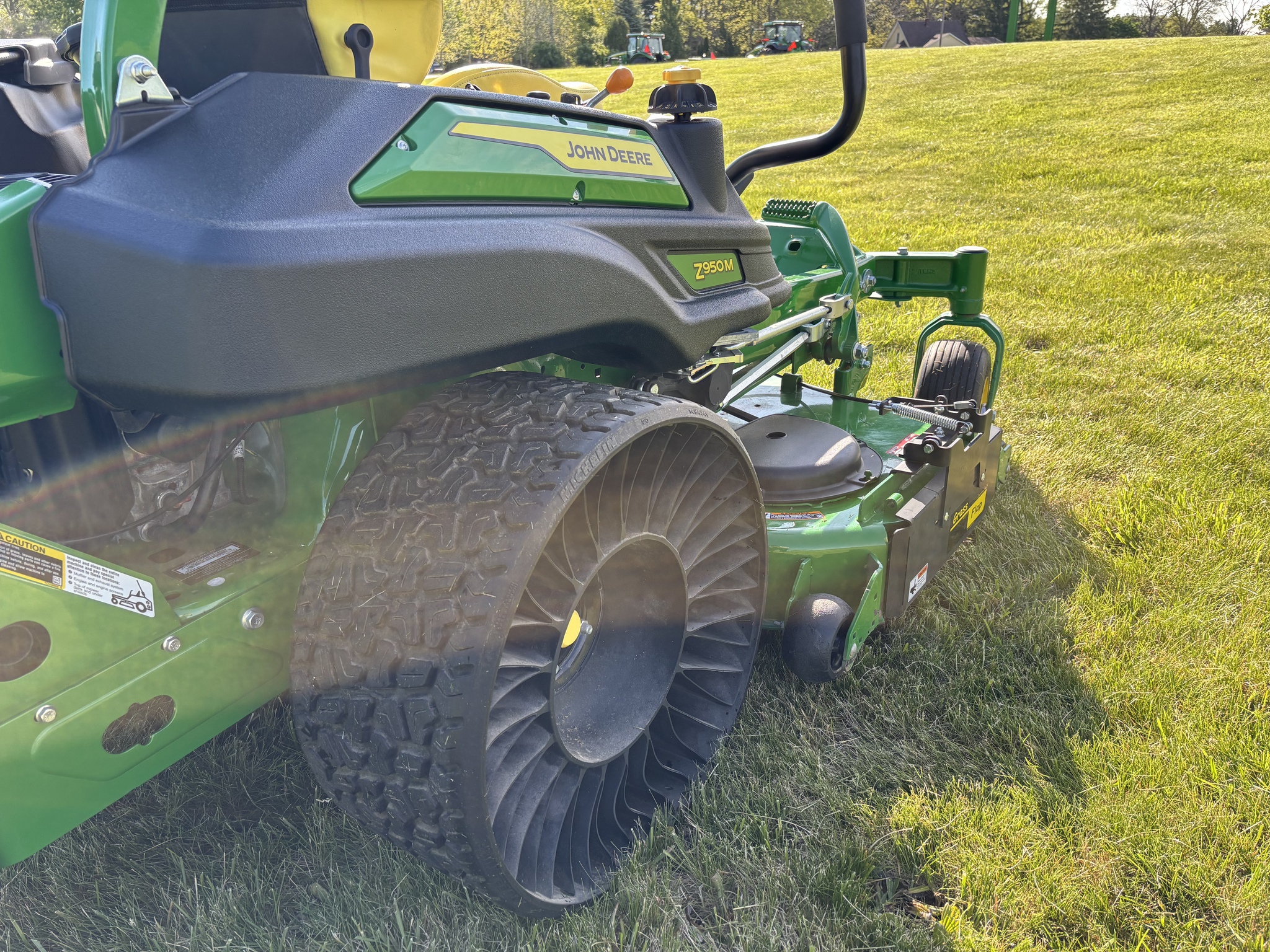 Used 2024 John Deere Z950M Zero Turn Mowers at Koenig Equipment in Knightstown, IN - PhotoXL9