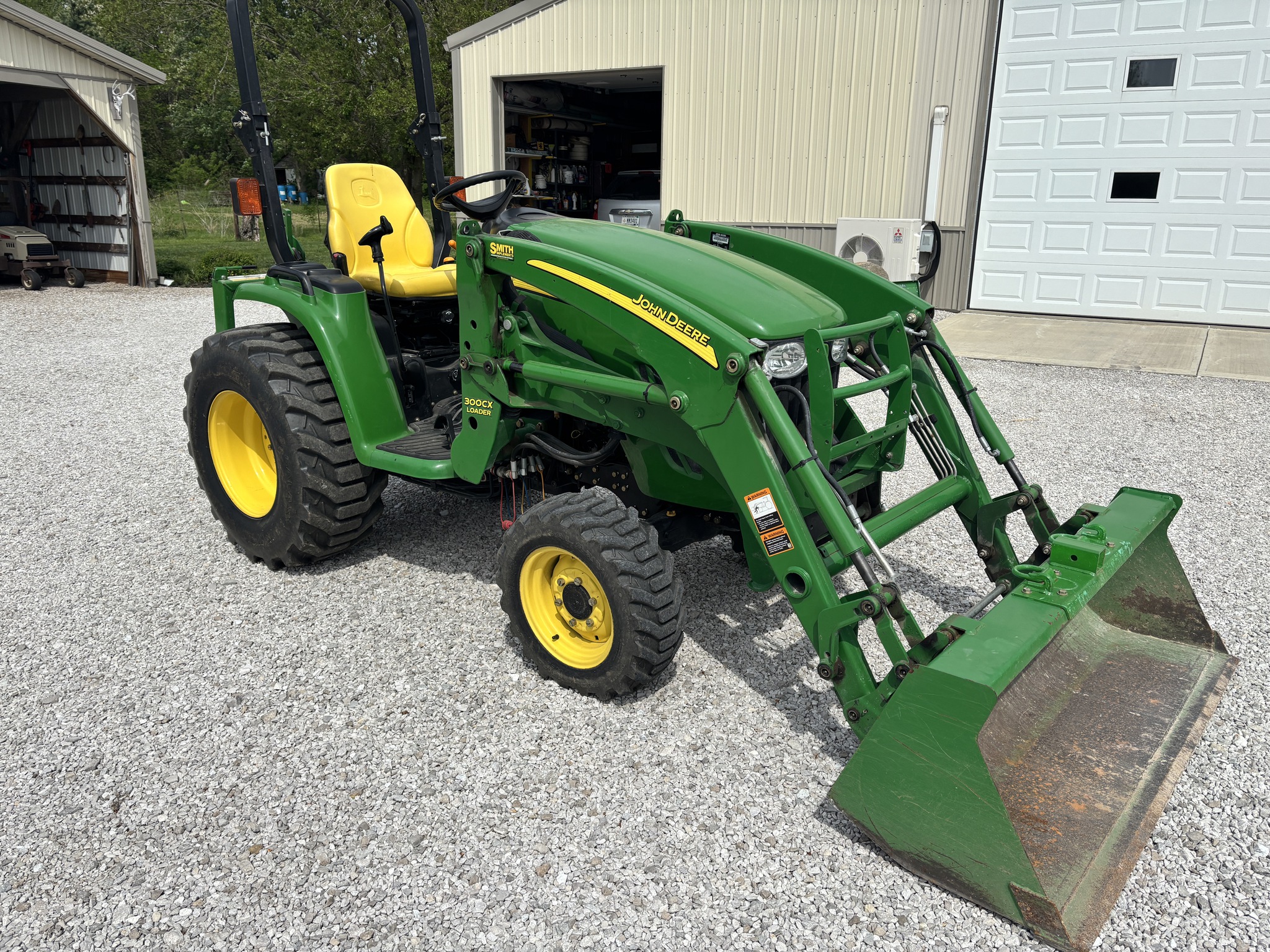Used 2010 John Deere 3320 Compact Utility Tractors at Koenig Equipment in Franklin, IN - PhotoXL0