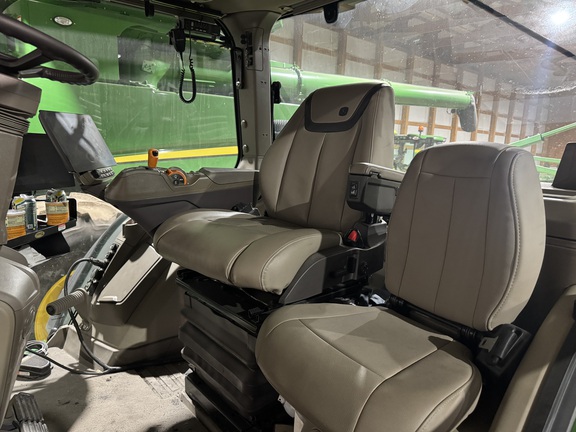 2024 John Deere 8R 230 - Photo12