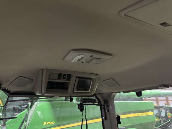 2024 John Deere 8R 230 - Photo14