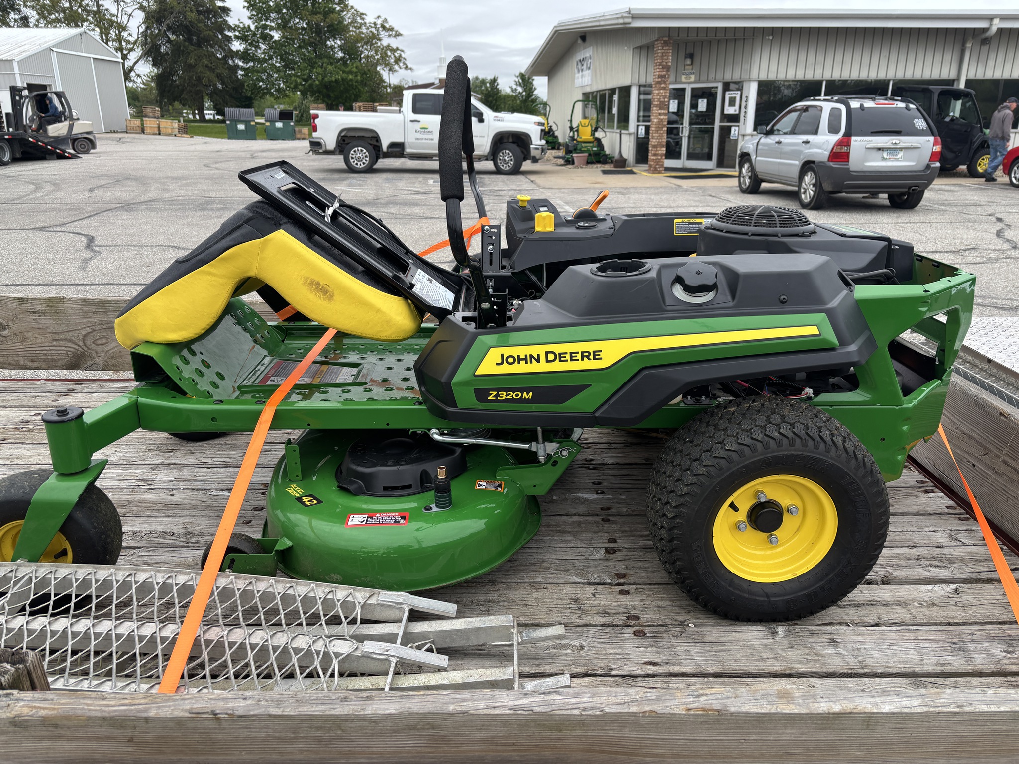 Used 2025 John Deere Z320M Zero Turn Mowers at Koenig Equipment in Richmond, IN - PhotoXL1