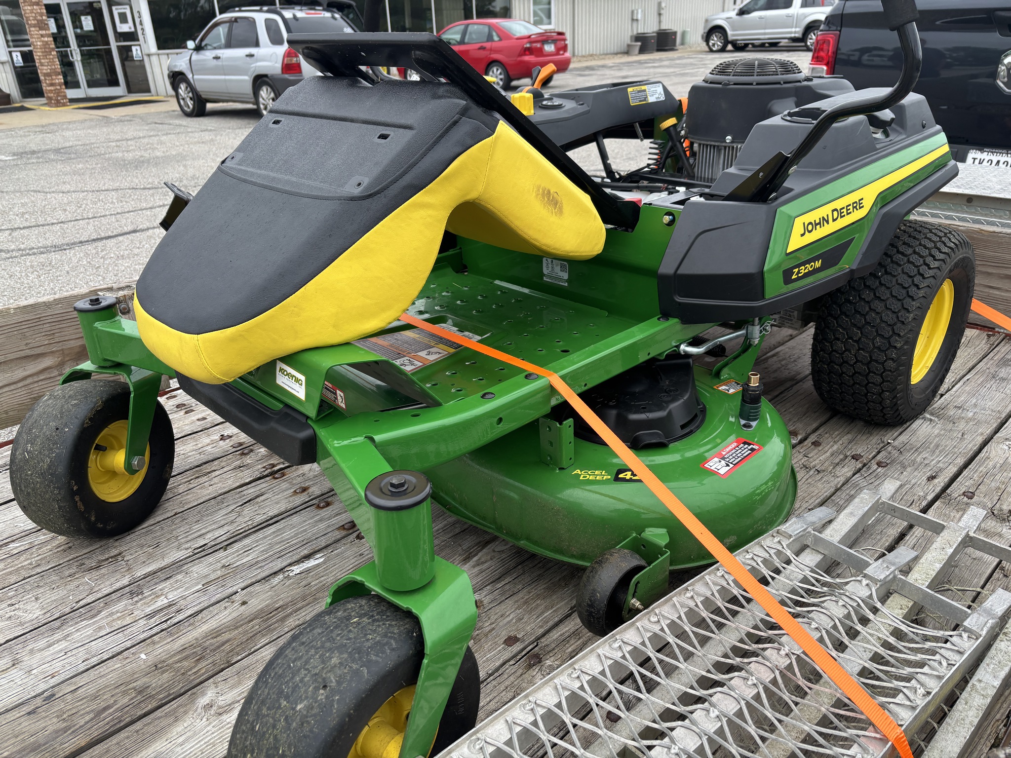 Used 2025 John Deere Z320M Zero Turn Mowers at Koenig Equipment in Richmond, IN - PhotoXL5