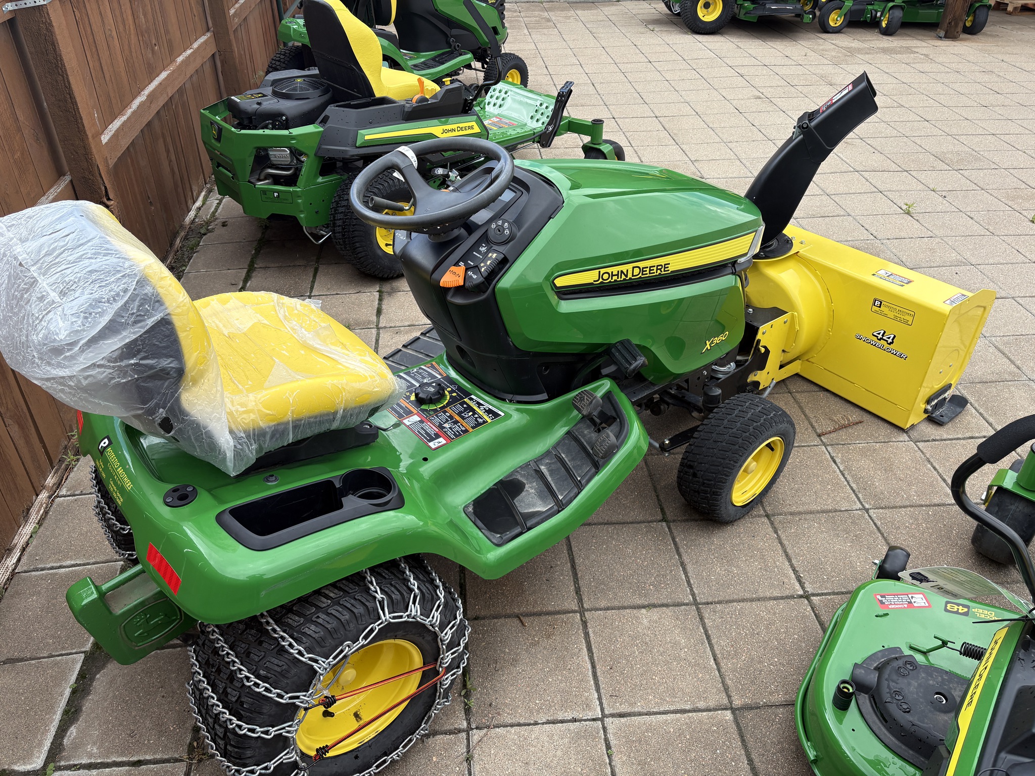2015 John Deere X360 Image 2