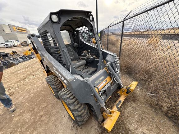 Photo of a 2023 John Deere 318G